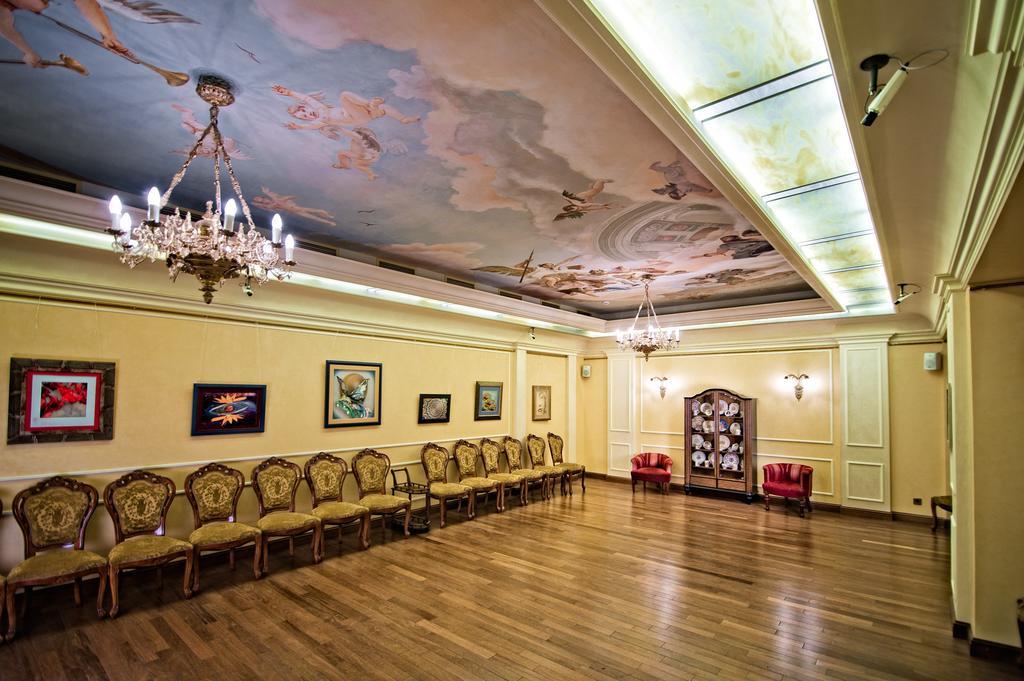British Club Lviv Hotel Exterior foto