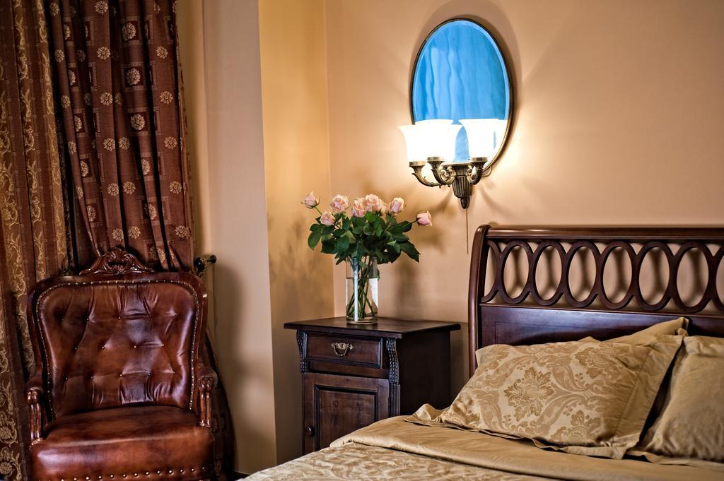 British Club Lviv Hotel Exterior foto